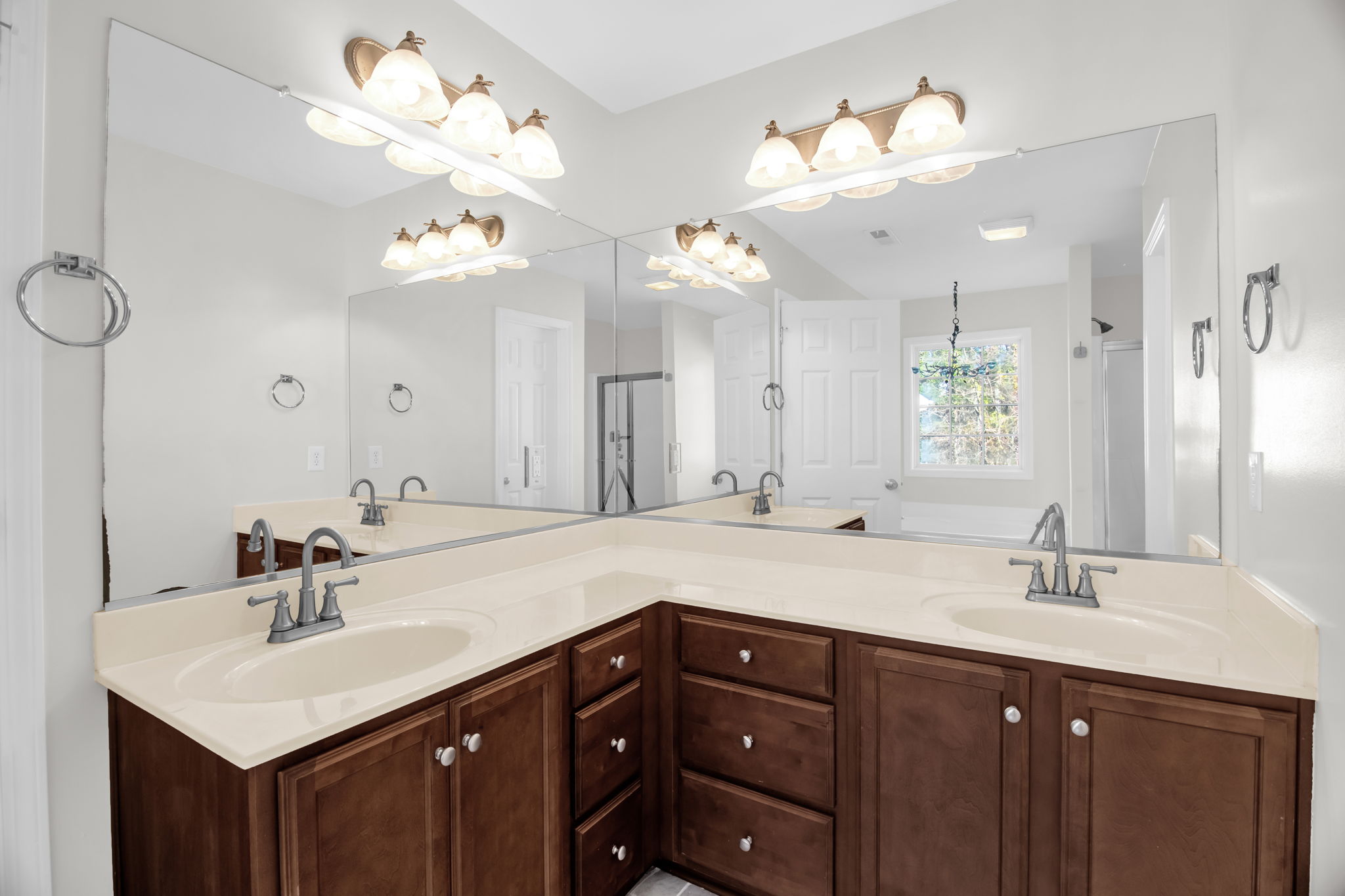 210 Waters Edge Dr-22