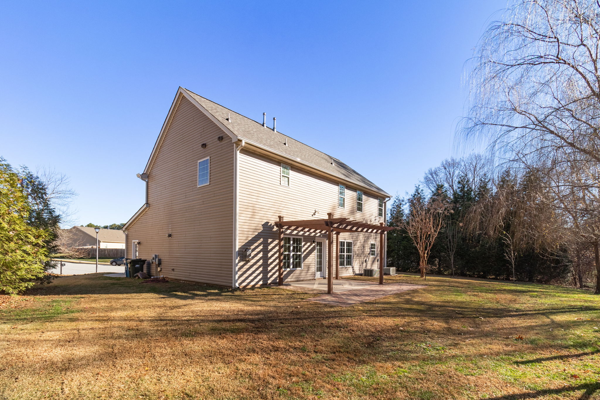 210 Waters Edge Dr-29