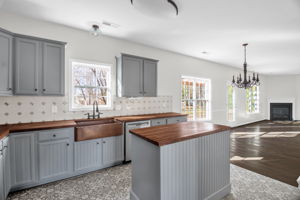 210 Waters Edge Dr-11