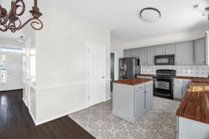 210 Waters Edge Dr-13