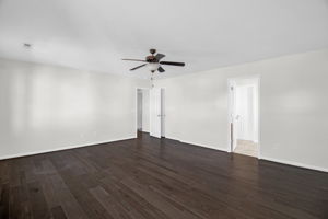 210 Waters Edge Dr-21