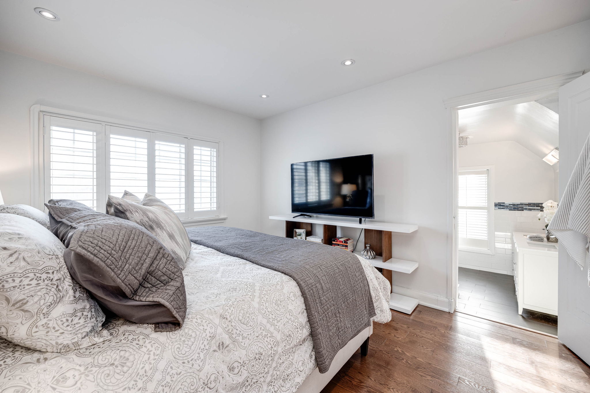 Toronto property showcase — delivered property photograph 34