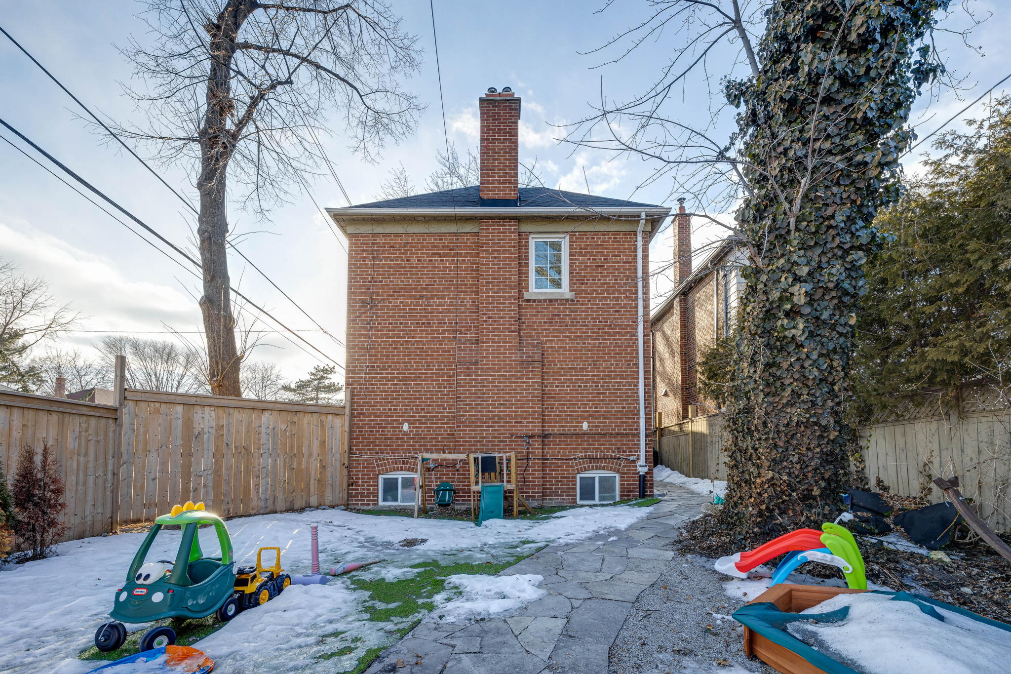 Toronto property showcase — delivered property photograph 60
