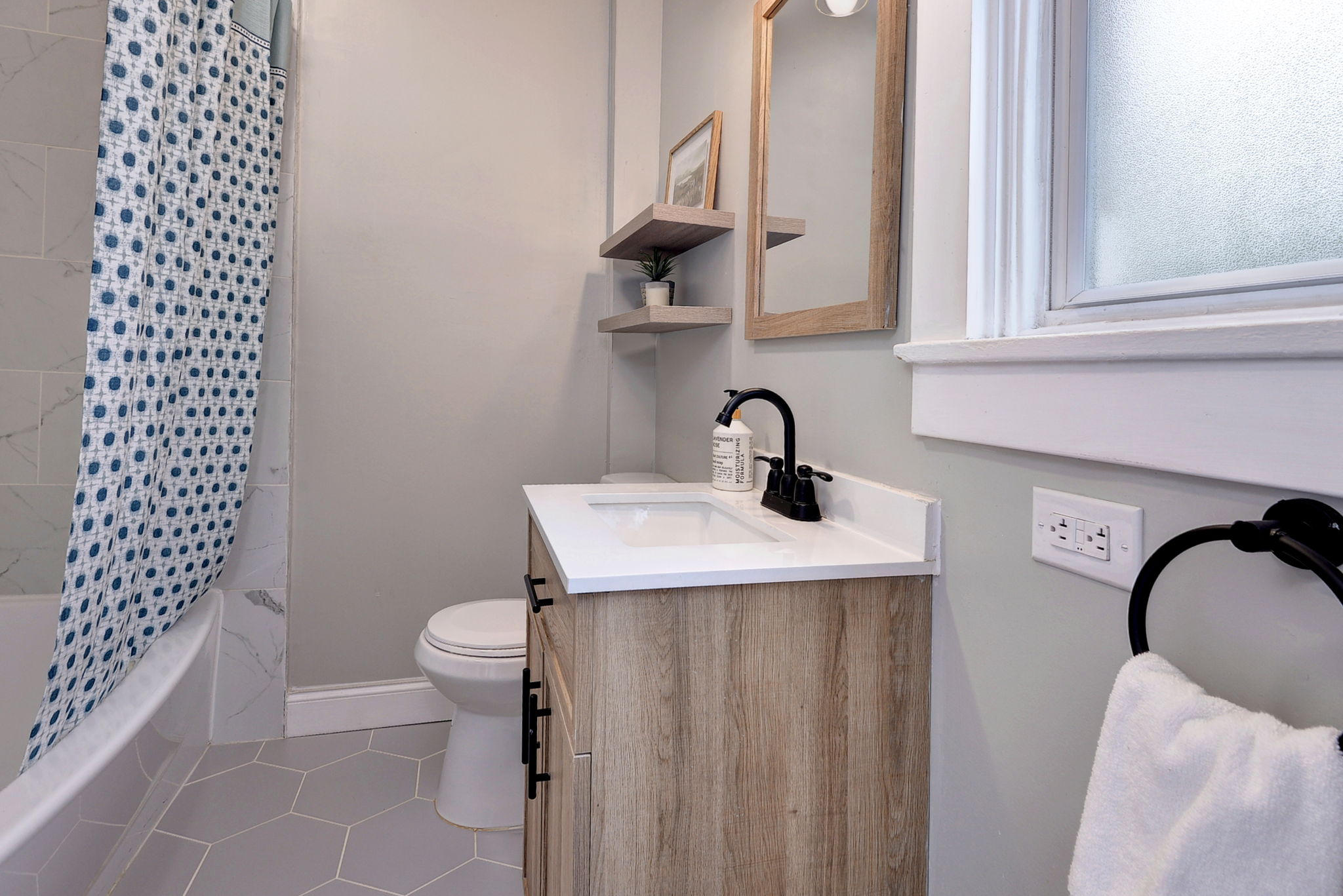 Full Bathroom on the 2nd floor