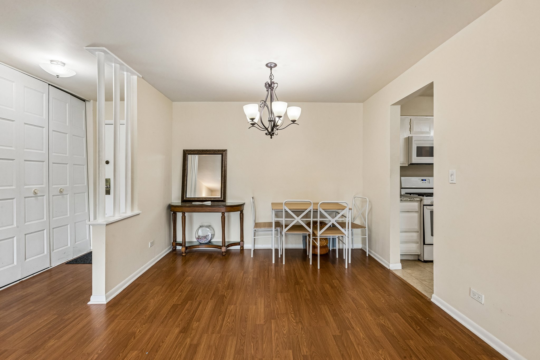 Valencia Dr 215B-S0109-008.jpg
