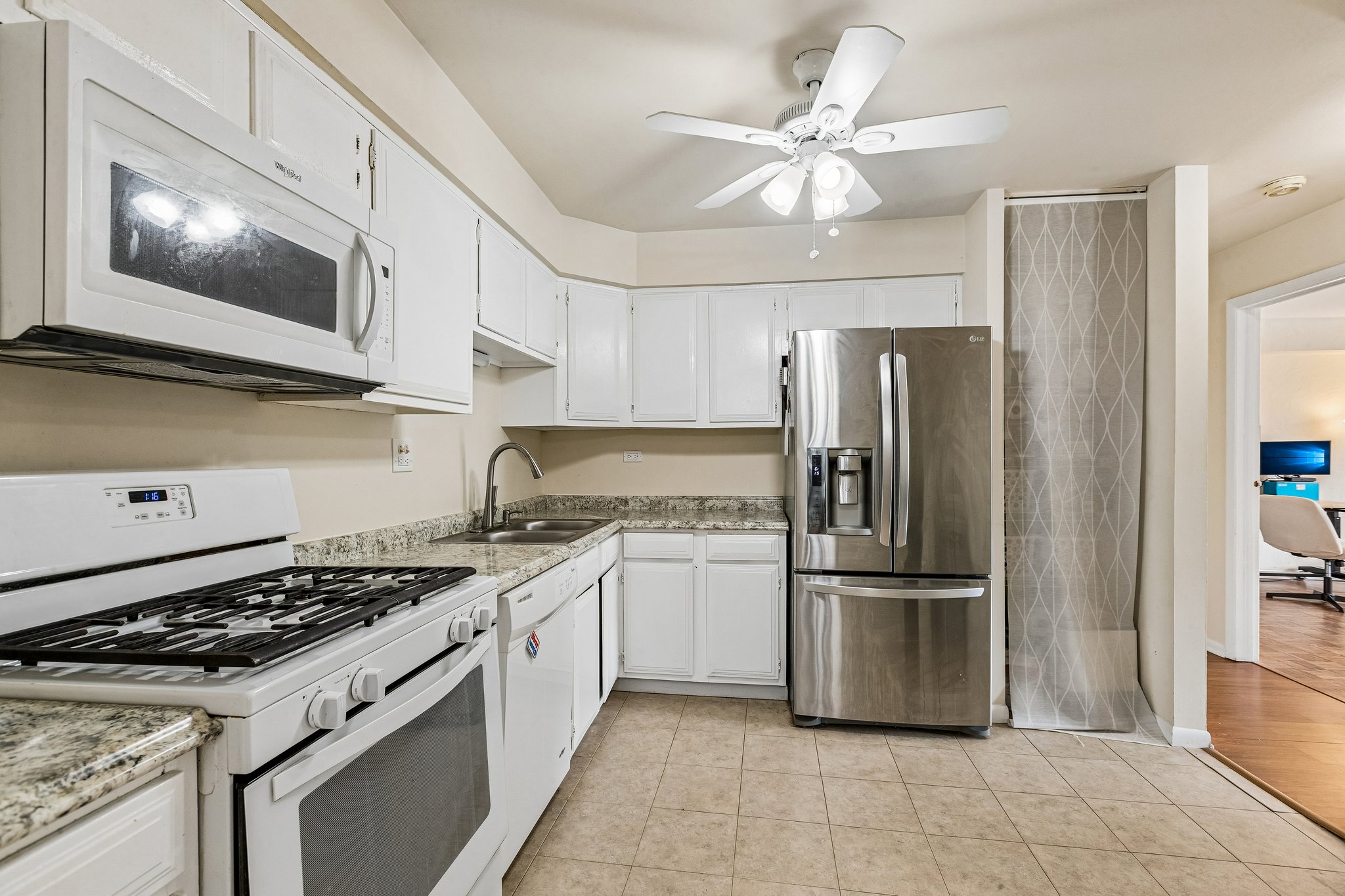 Valencia Dr 215B-S0109-010.jpg