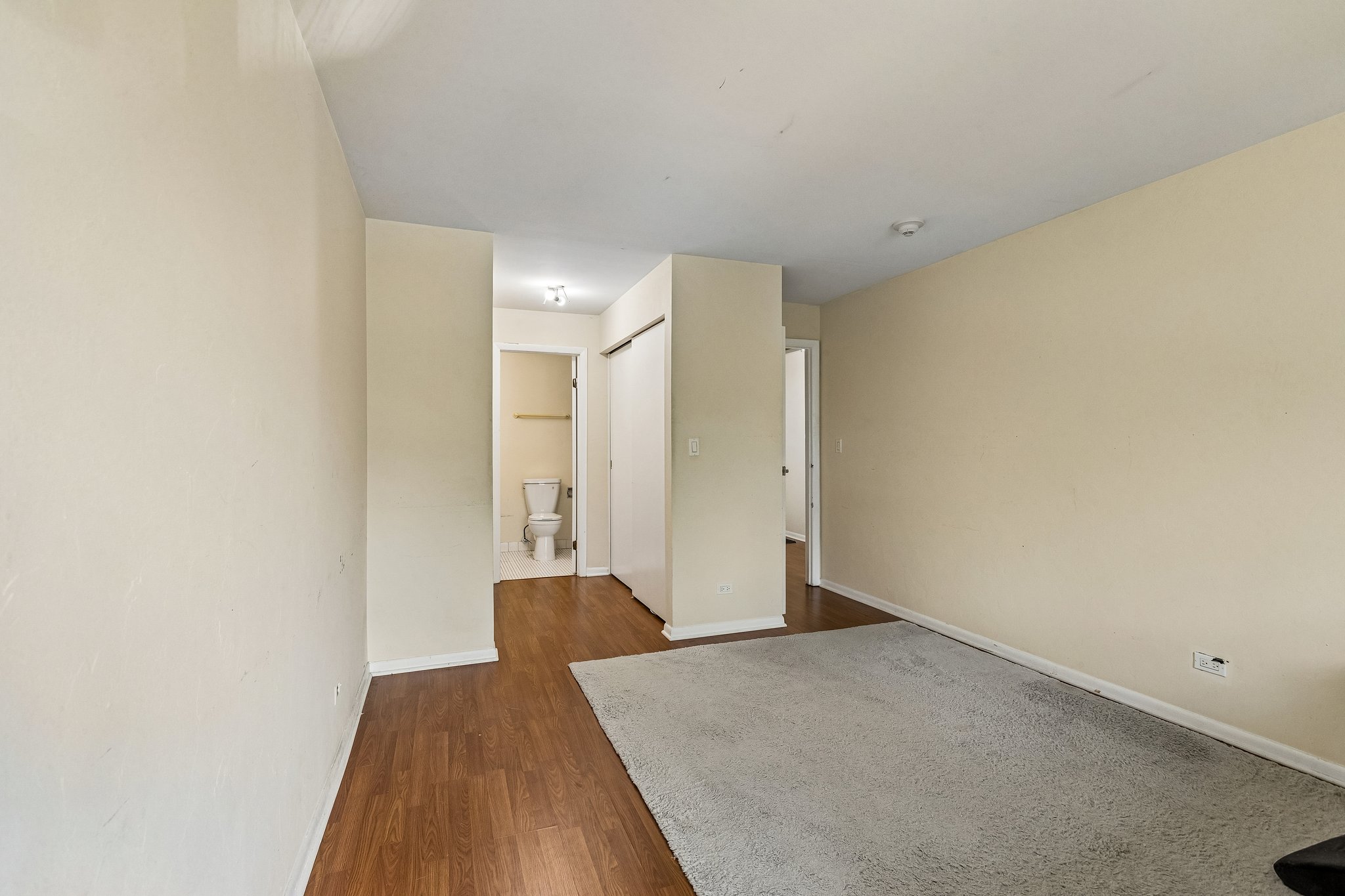 Valencia Dr 215B-S0109-014.jpg