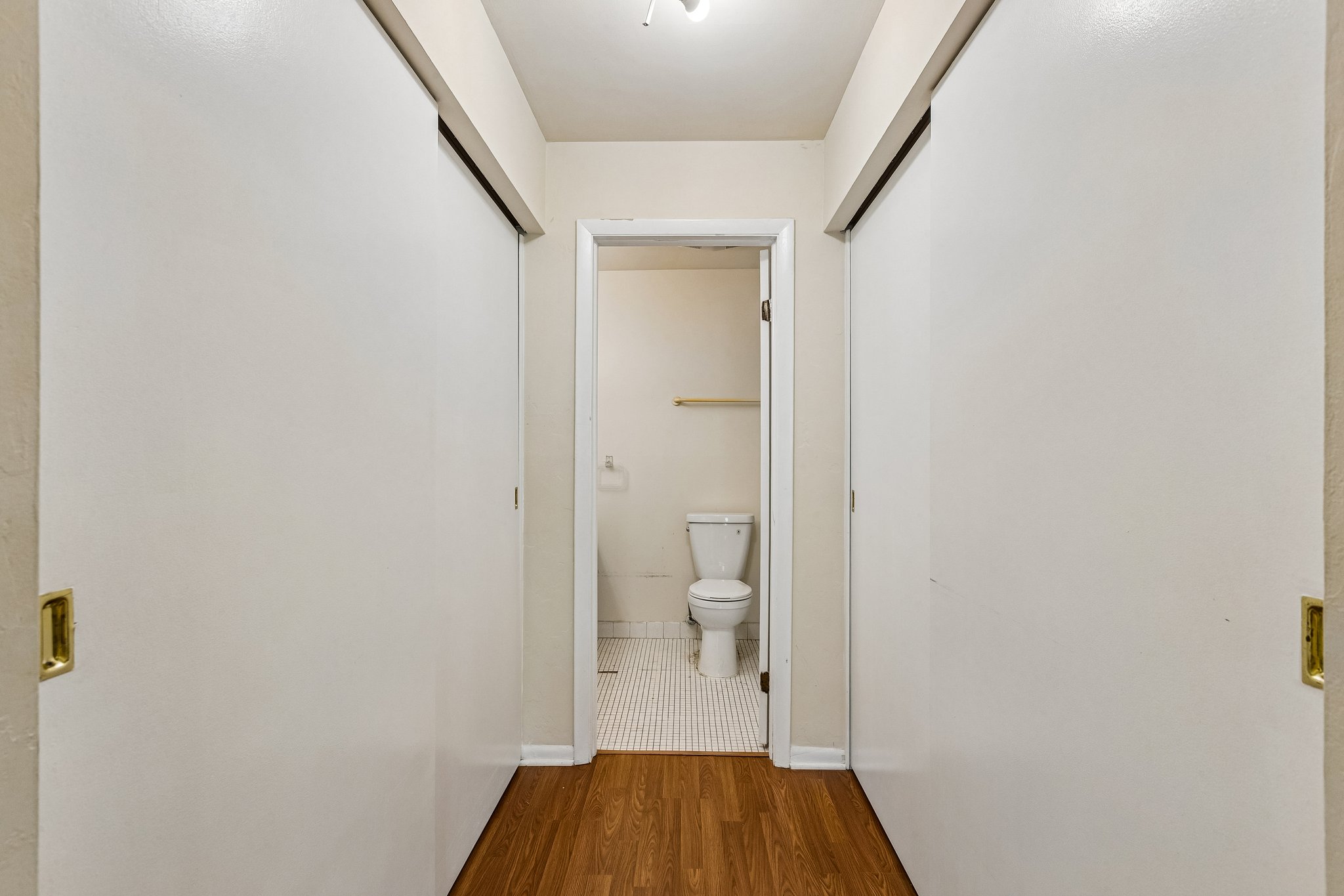 Valencia Dr 215B-S0109-015.jpg