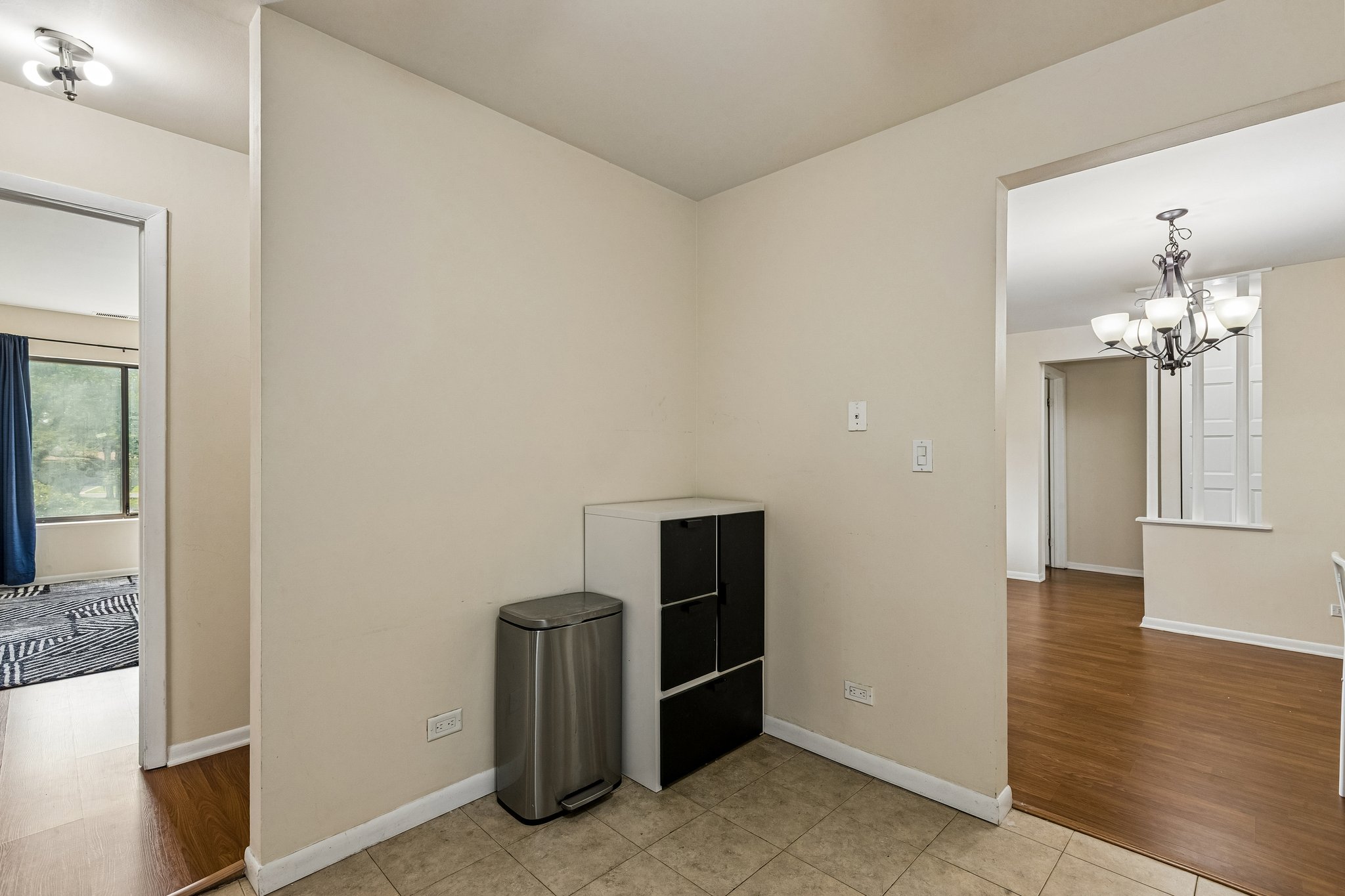 Valencia Dr 215B-S0109-021.jpg