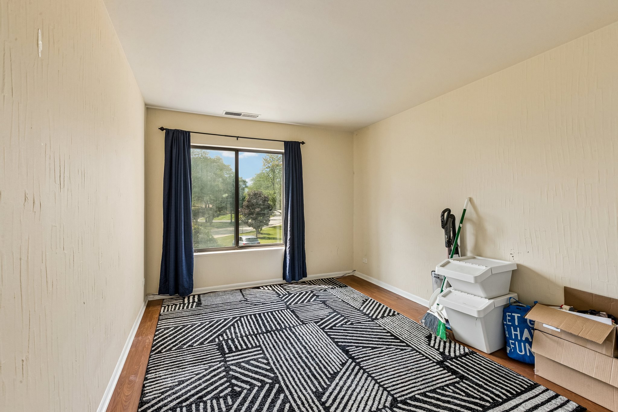 Valencia Dr 215B-S0109-022.jpg