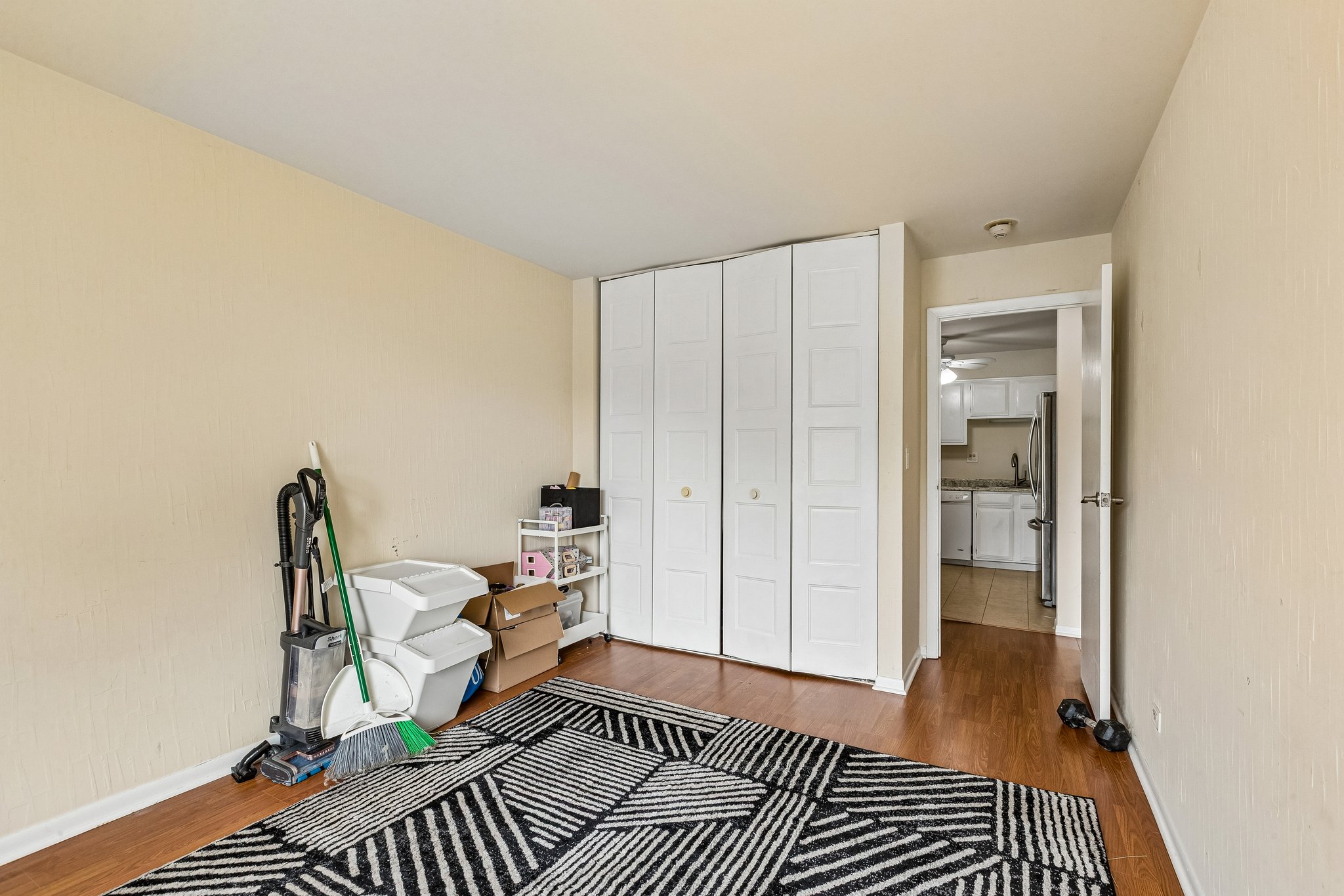 Valencia Dr 215B-S0109-023.jpg