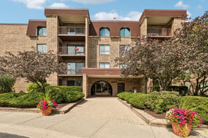 Valencia Dr 215B-S0109-001.jpg