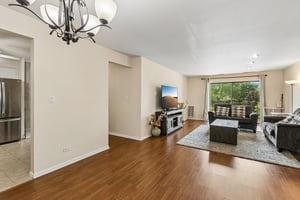 Valencia Dr 215B-S0109-006.jpg