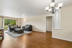 Valencia Dr 215B-S0109-007.jpg