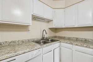 Valencia Dr 215B-S0109-012.jpg