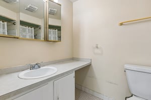 Valencia Dr 215B-S0109-016.jpg