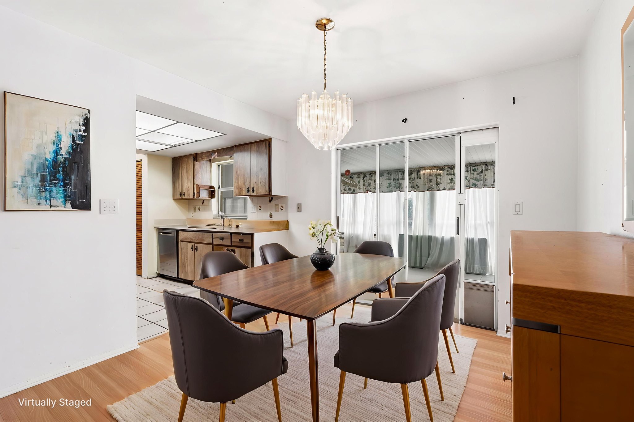 DSC04716 virtually staged.jpeg