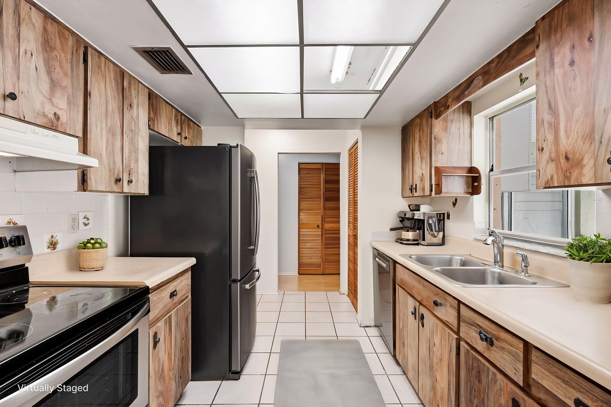 DSC04731 virtually staged.jpeg