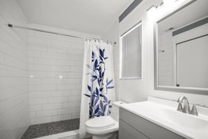 Bathroom 2 - 495A0019