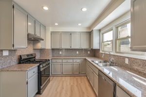 011_2101 W Ave 136th 