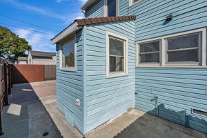 041_2101 W Ave 136th 