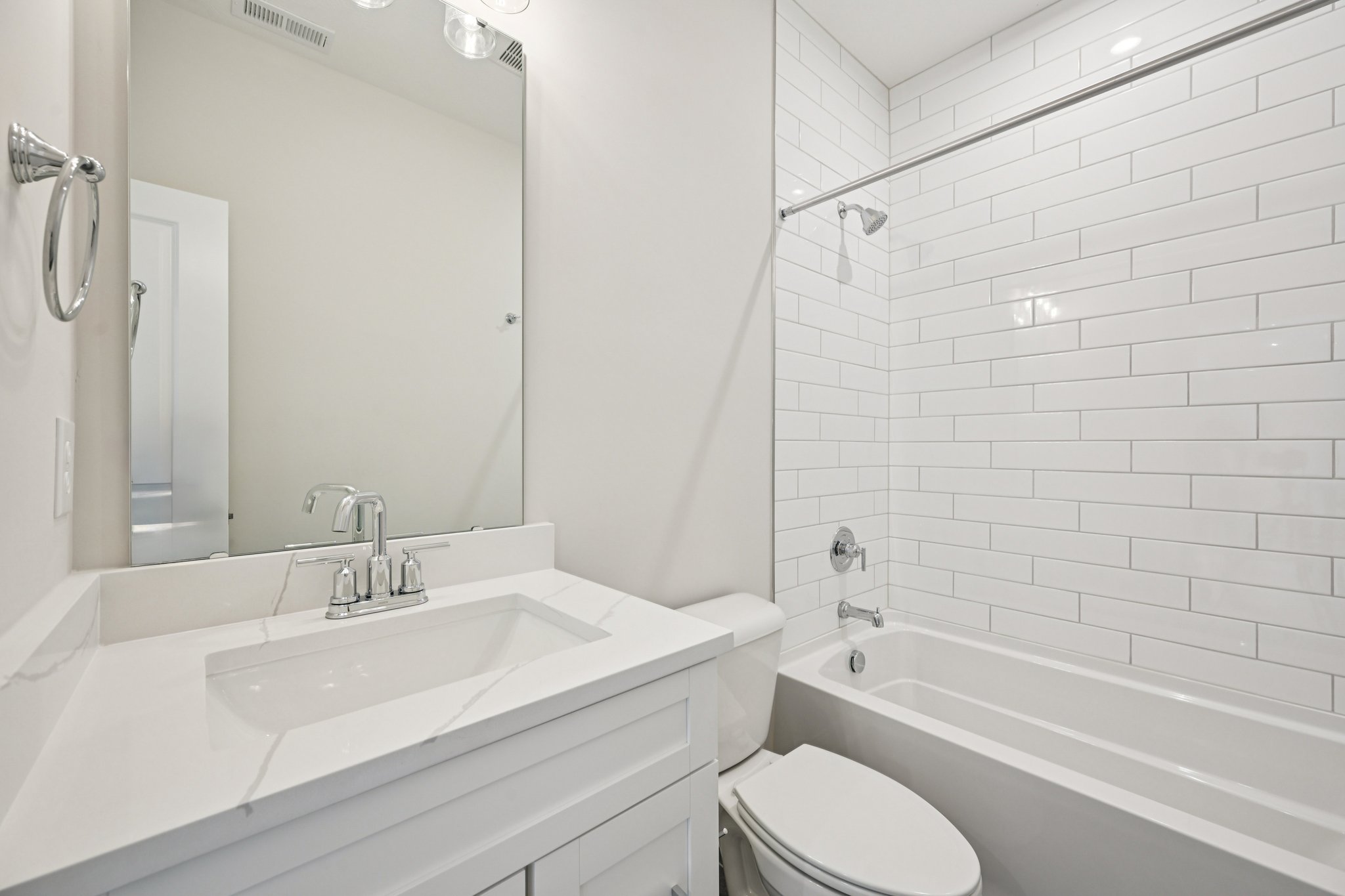 Thornborough Dr-S3001-043.jpg