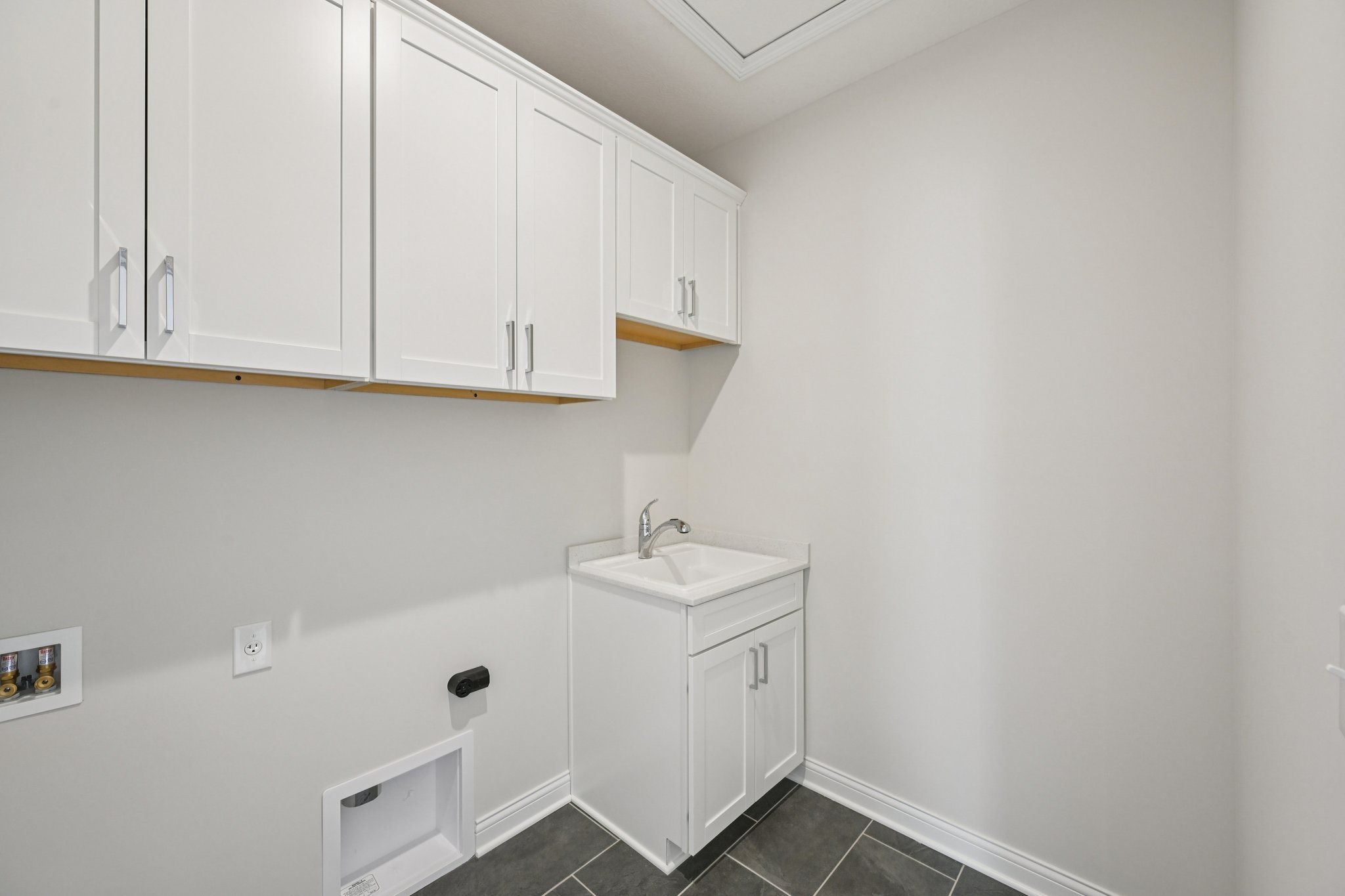 Thornborough Dr-S3001-045.jpg