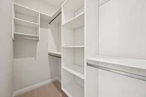 Thornborough Dr-S3001-042.jpg