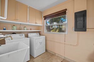 Laundry Room (2)