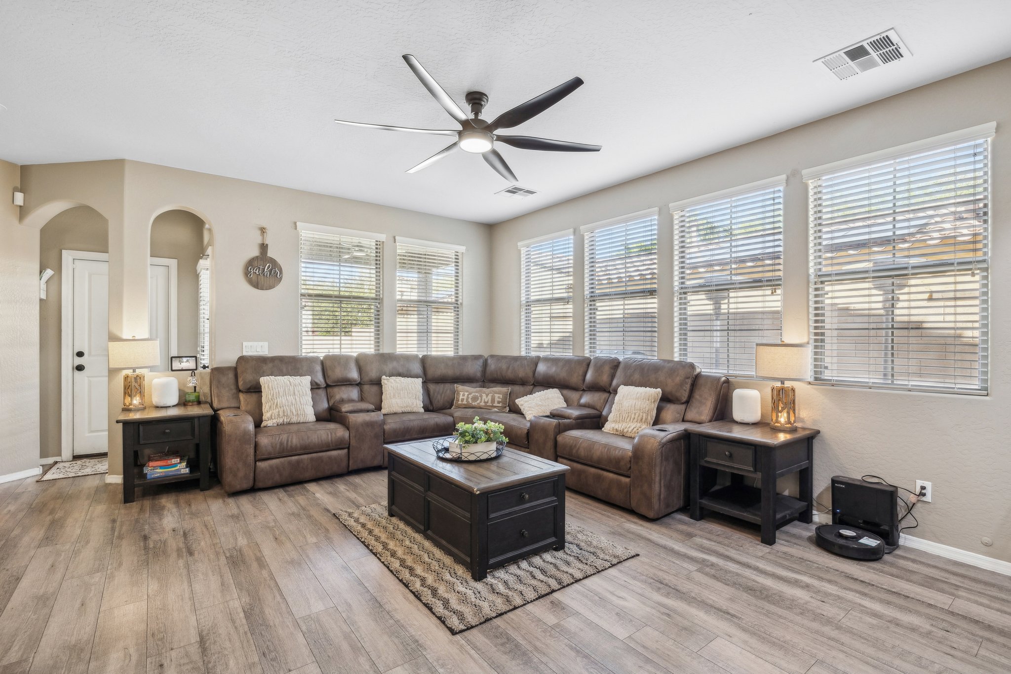 21022 W Edith Way - 002.jpg