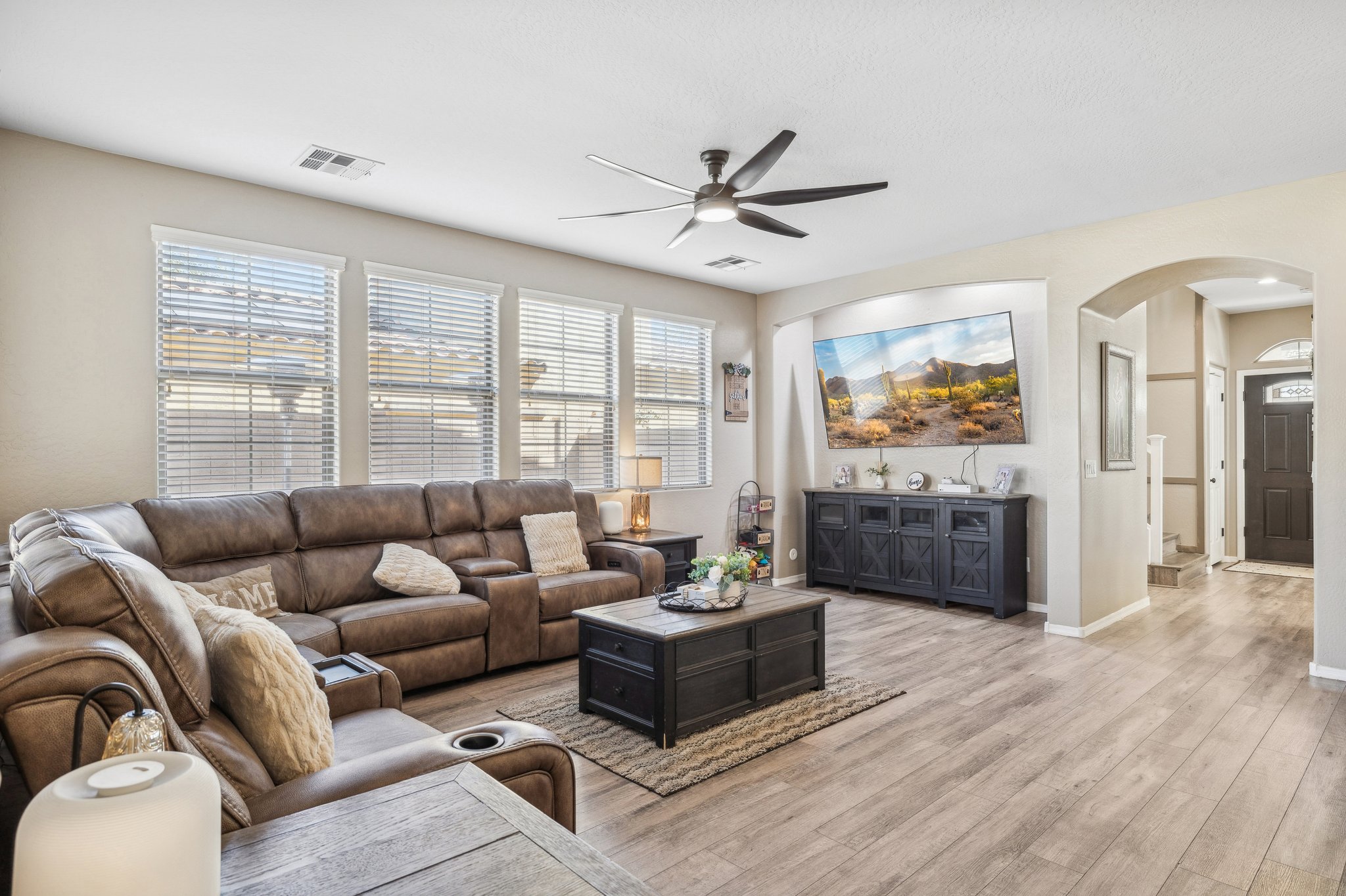 21022 W Edith Way - 003.jpg