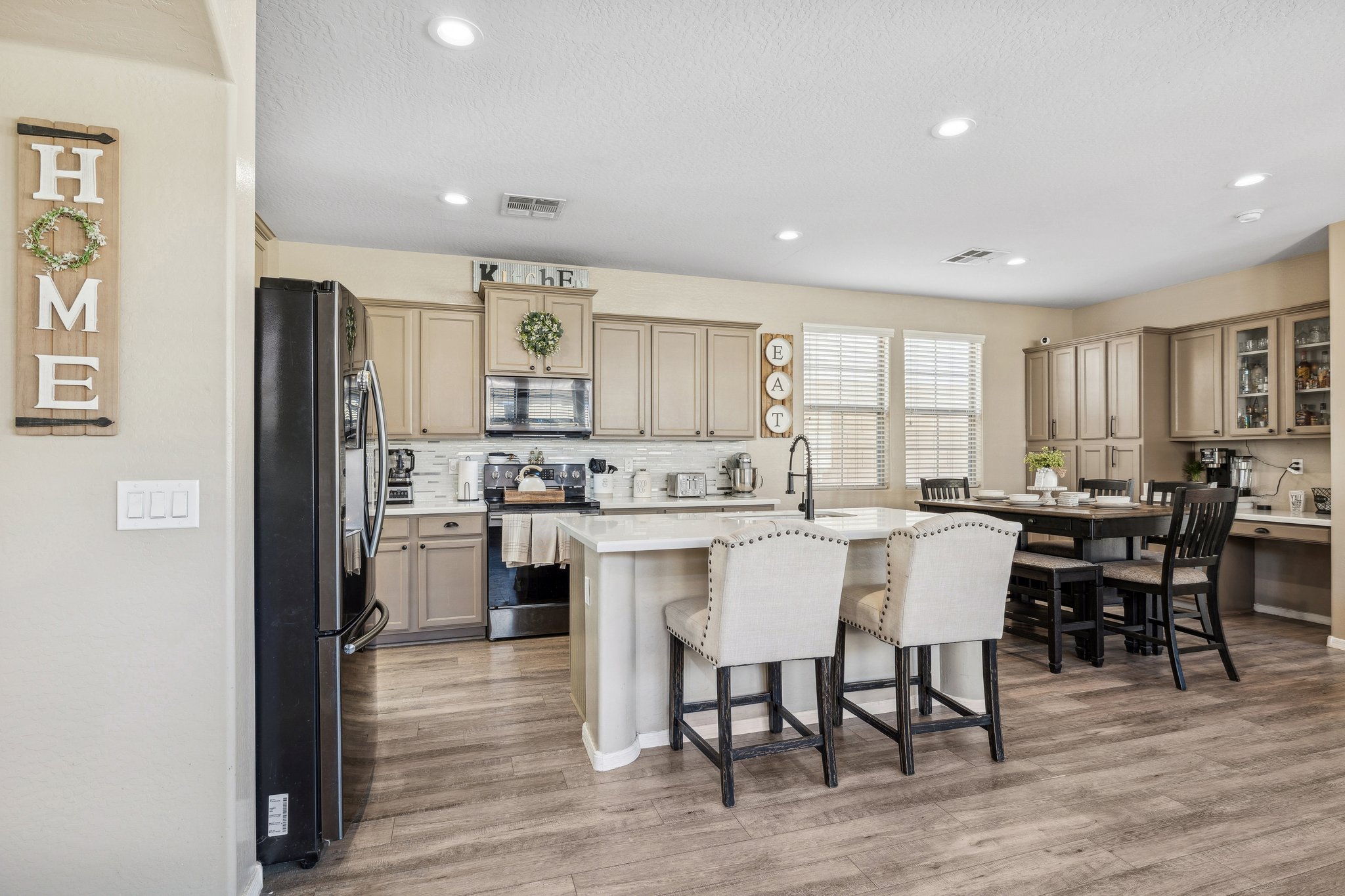 21022 W Edith Way - 006.jpg