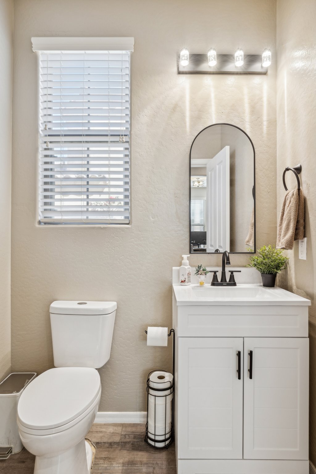 21022 W Edith Way - 017.jpg