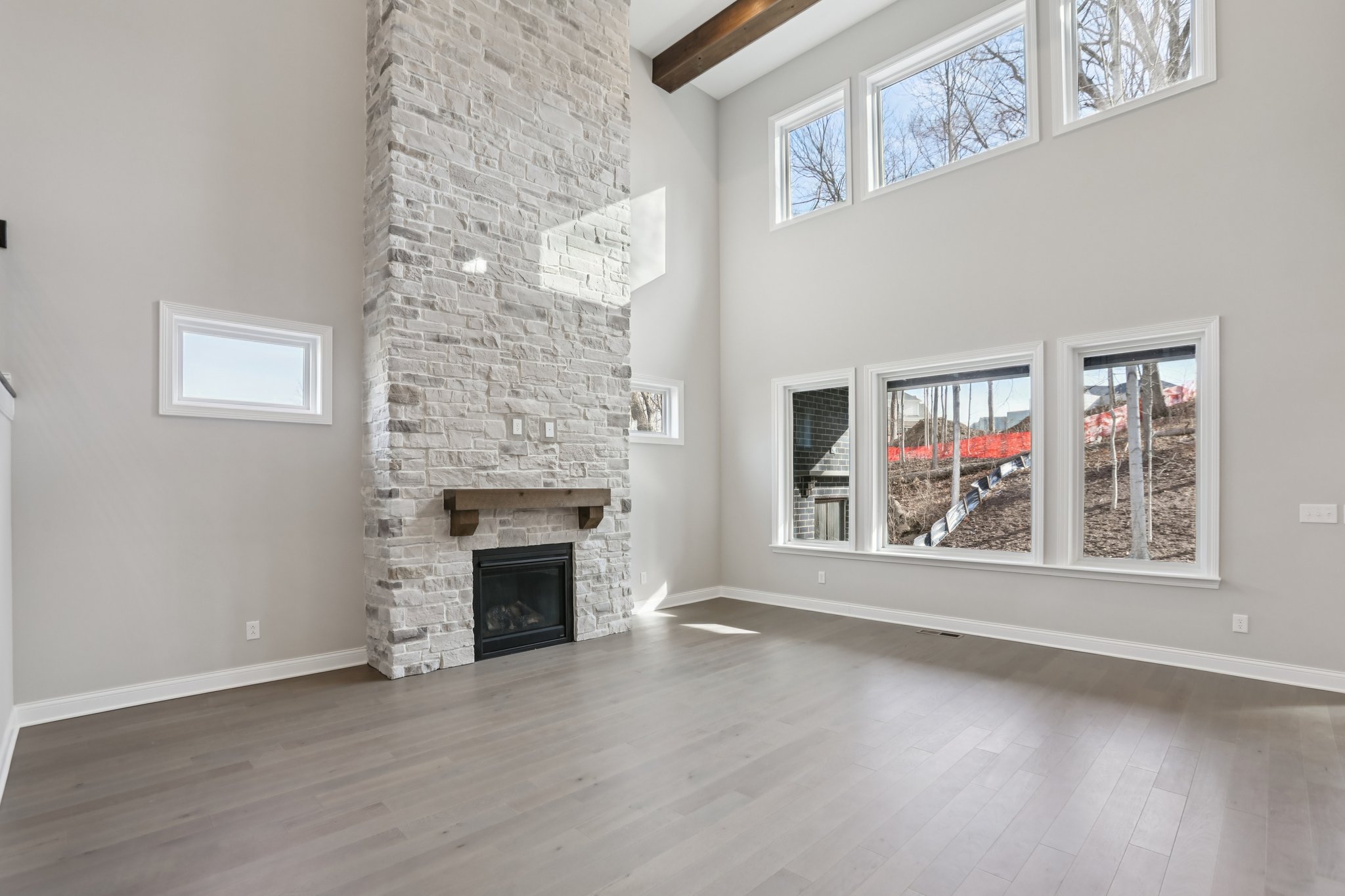 Thornborough Dr-S1401-007.jpg