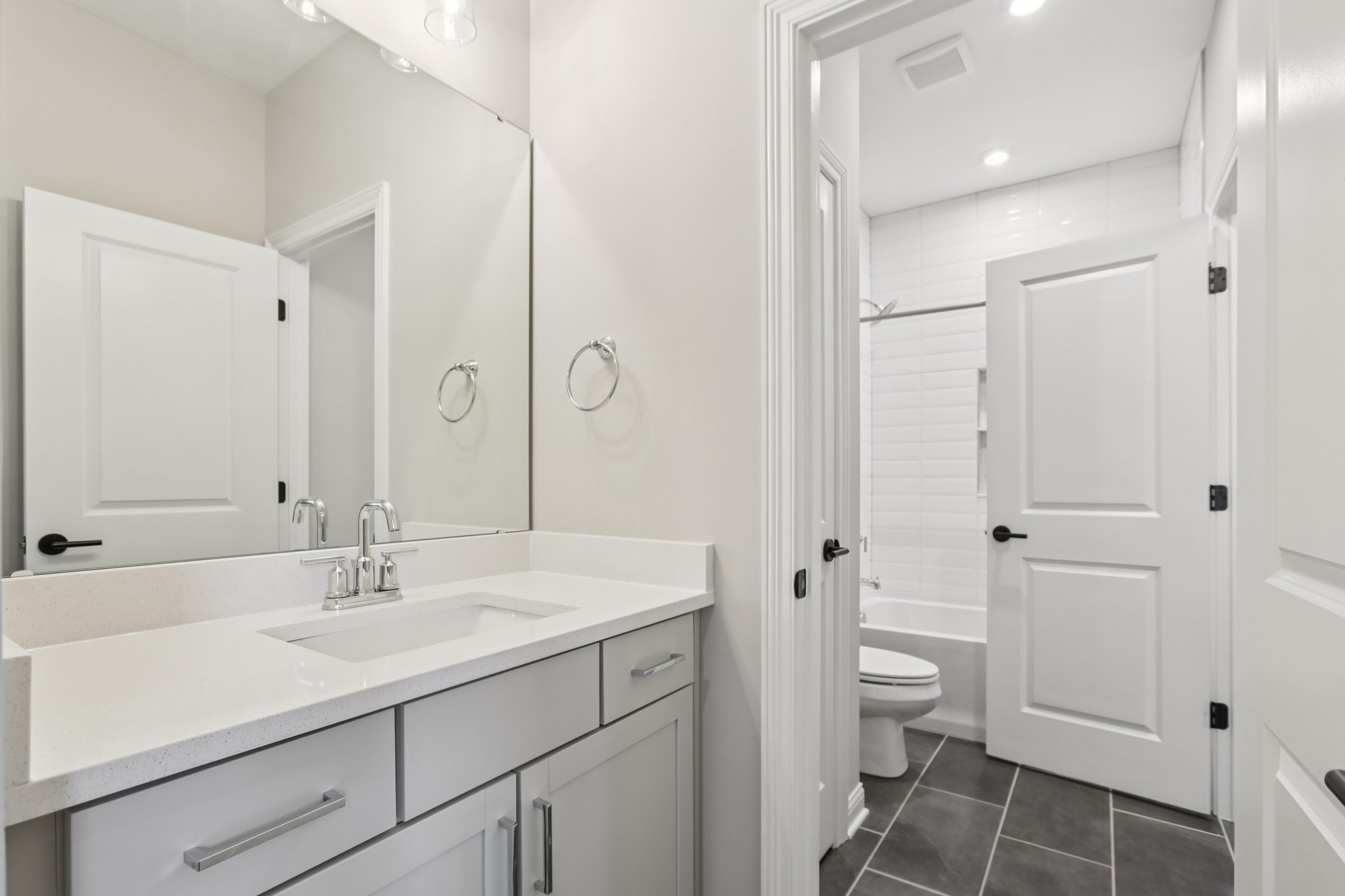 Thornborough Dr-S1401-039.jpg