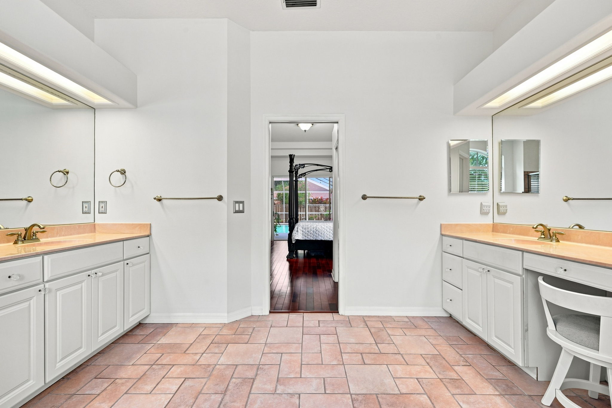 Primary Bathroom1b