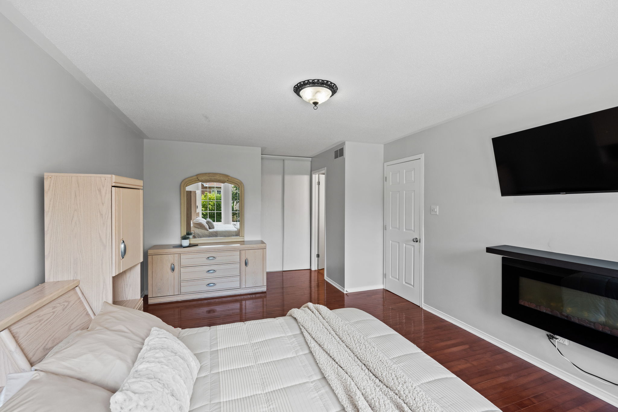  Photo 32