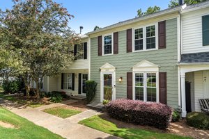Meticulously kept community minutes to downtown Roswell.