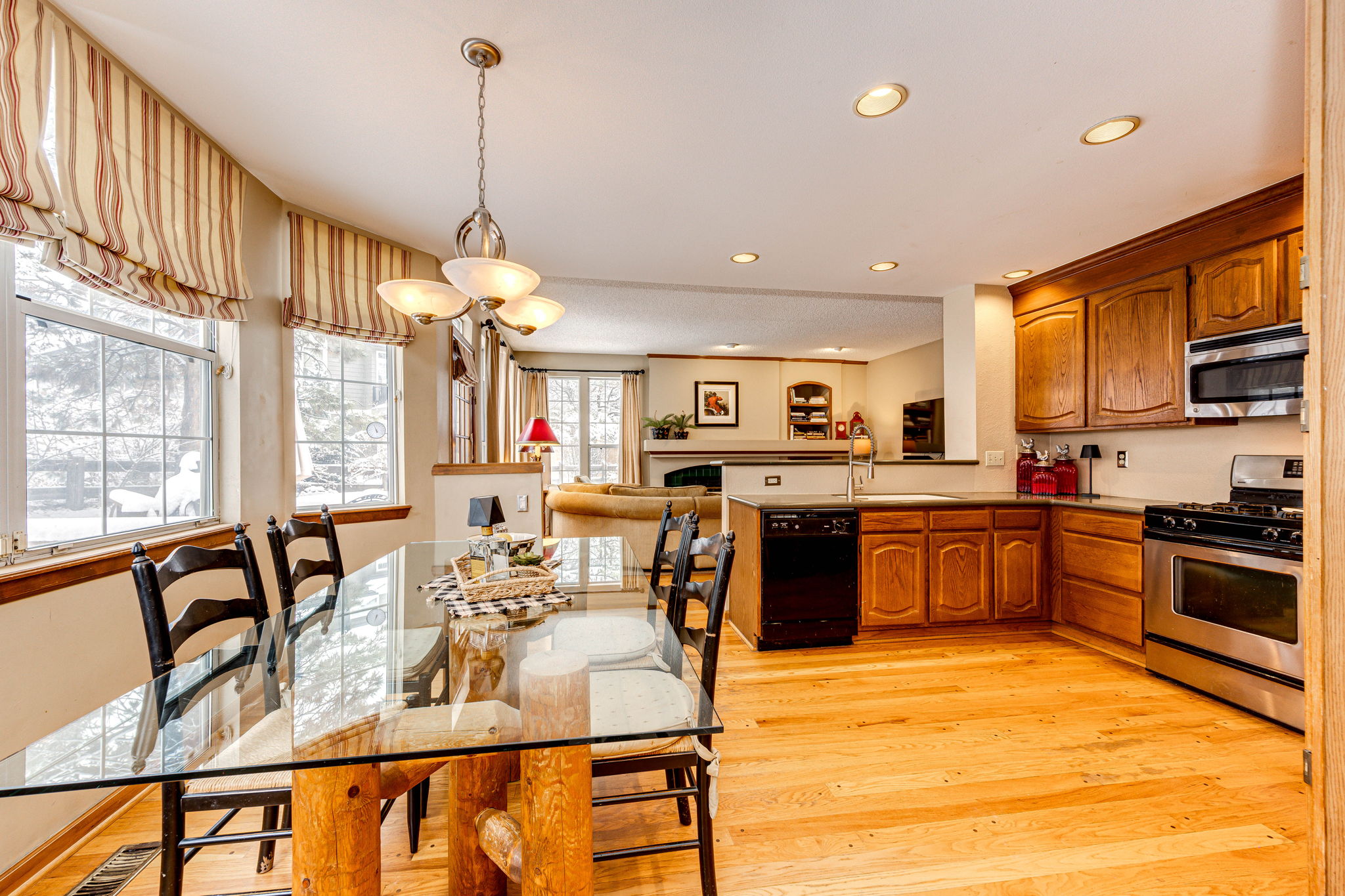 Eat-In Kitchen