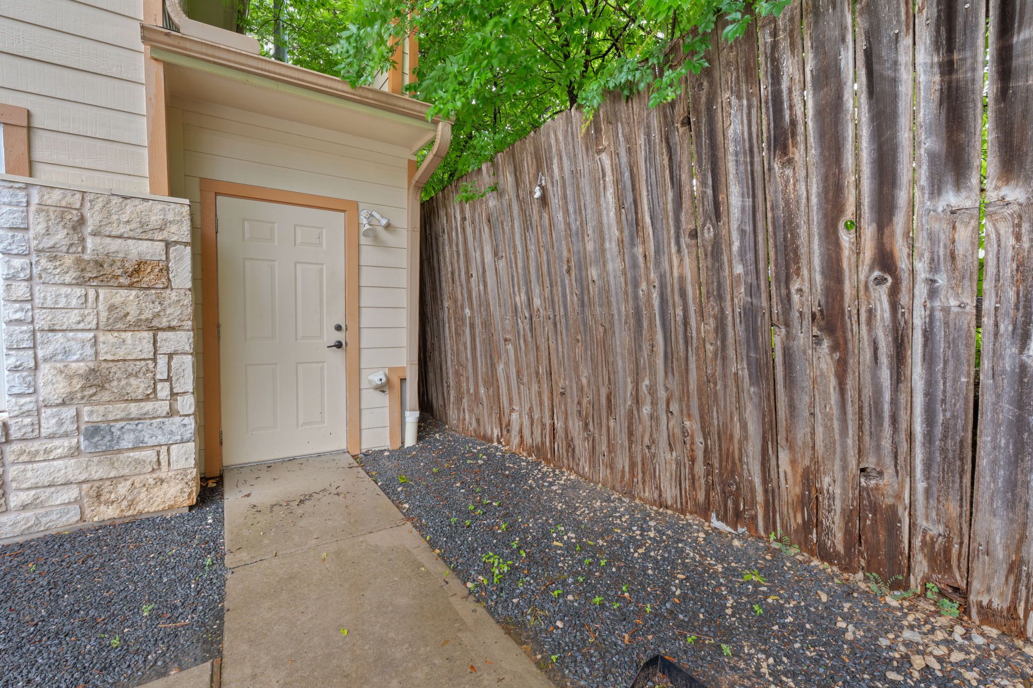 Two laundry rooms available (the machines do not require cash or card)