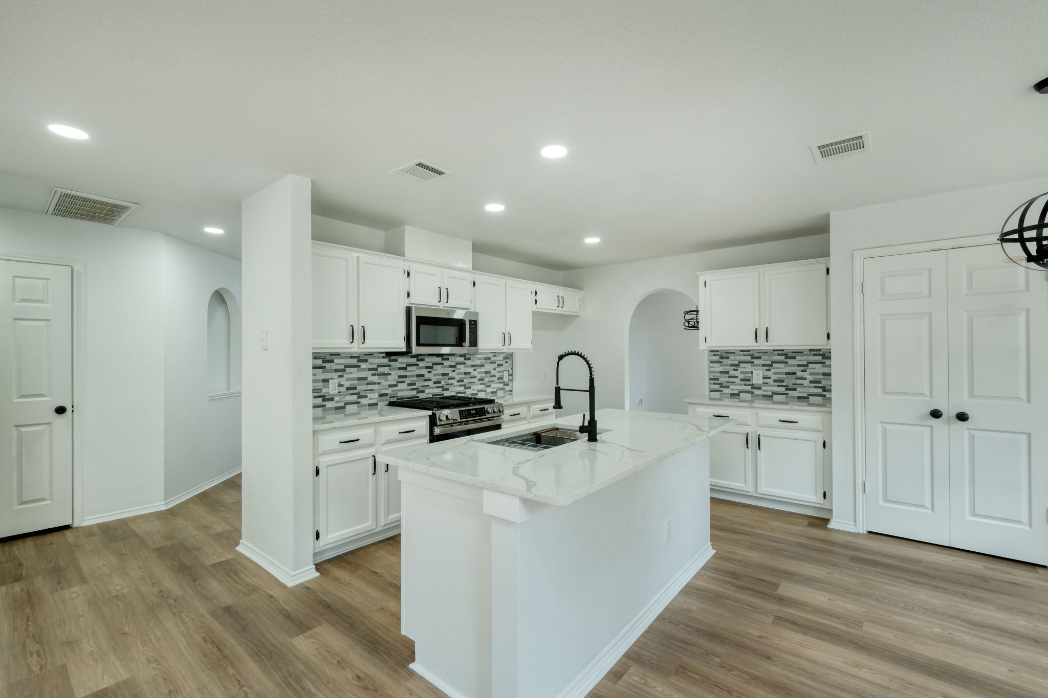 Kitchen/Breakfast Bar