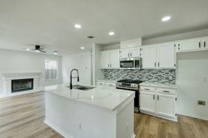 Kitchen/Breakfast Bar/Family Room