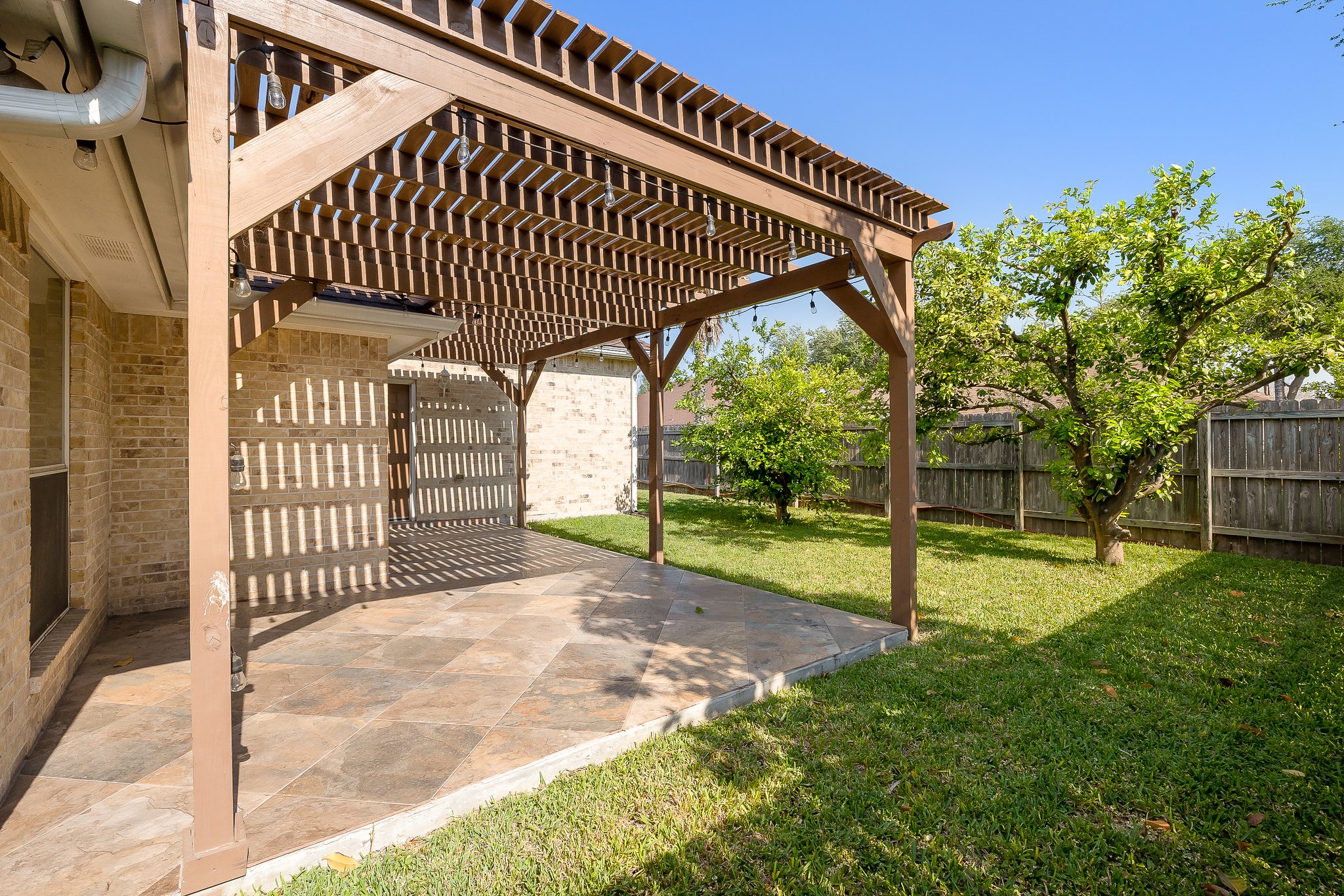 2107 E 25th St, Mission, TX 78574, USA Photo 17