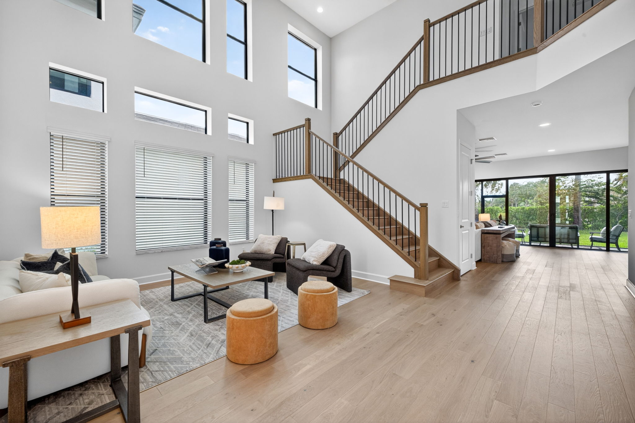 Living Room 3 of 5