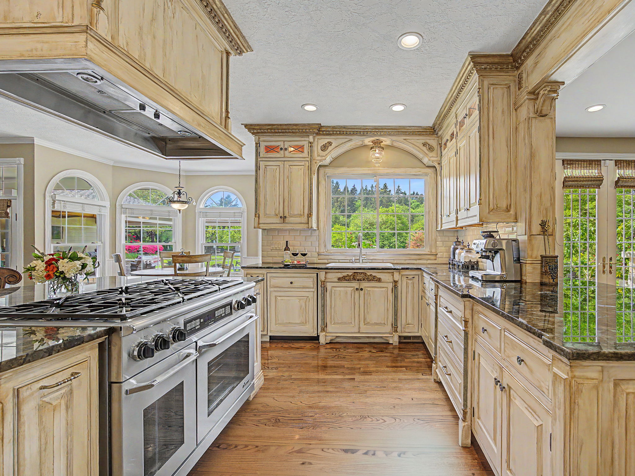Chef's kitchen - Gas Dacor Double Oven and Farm sink