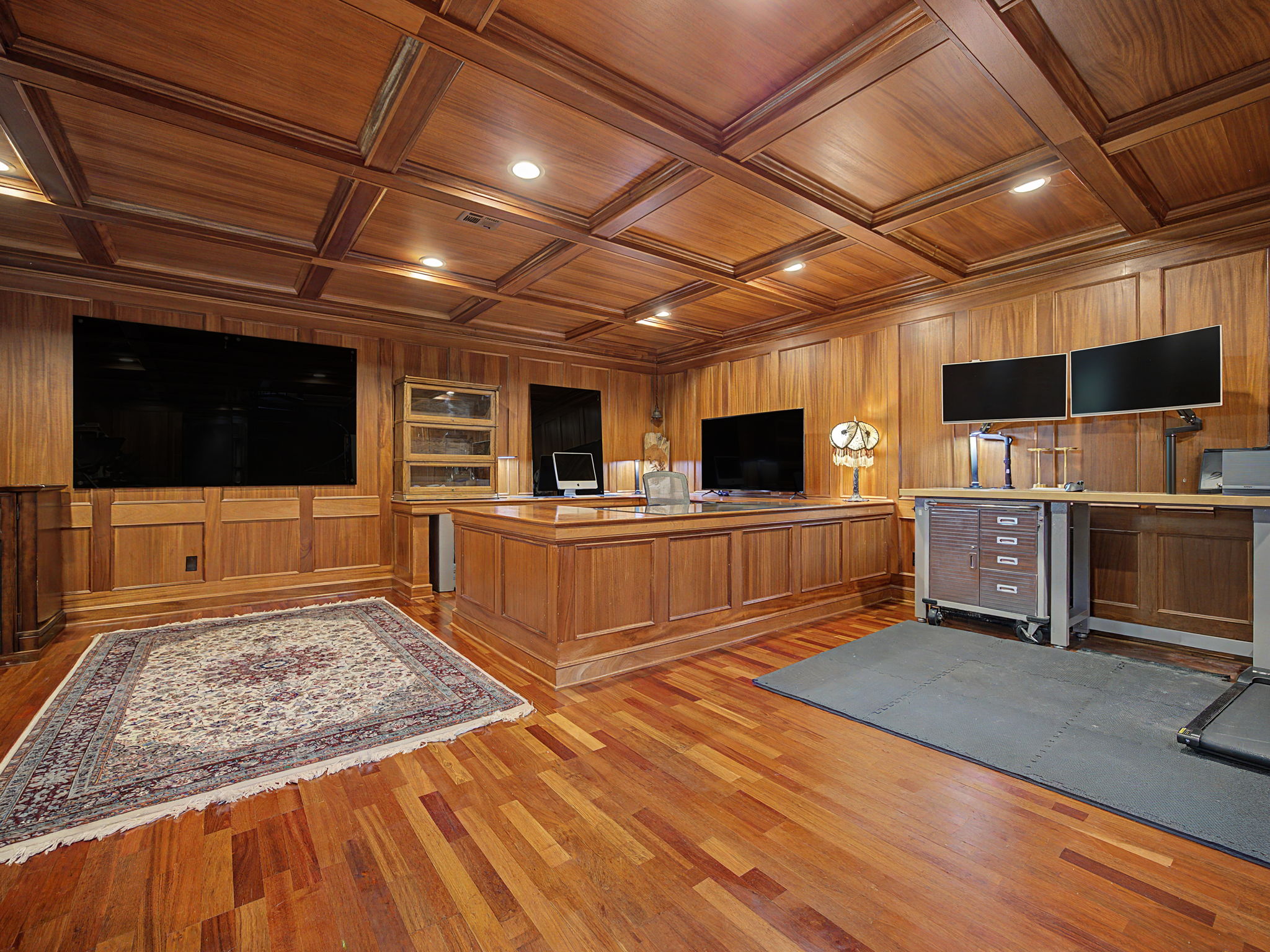 Private office, Exercise room, Studio - Lower floor