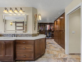 Primary bedroom - Bathroom with Large Walk in closet