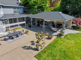 Large outdoor pation and Outdoor Kitchen Gazebo