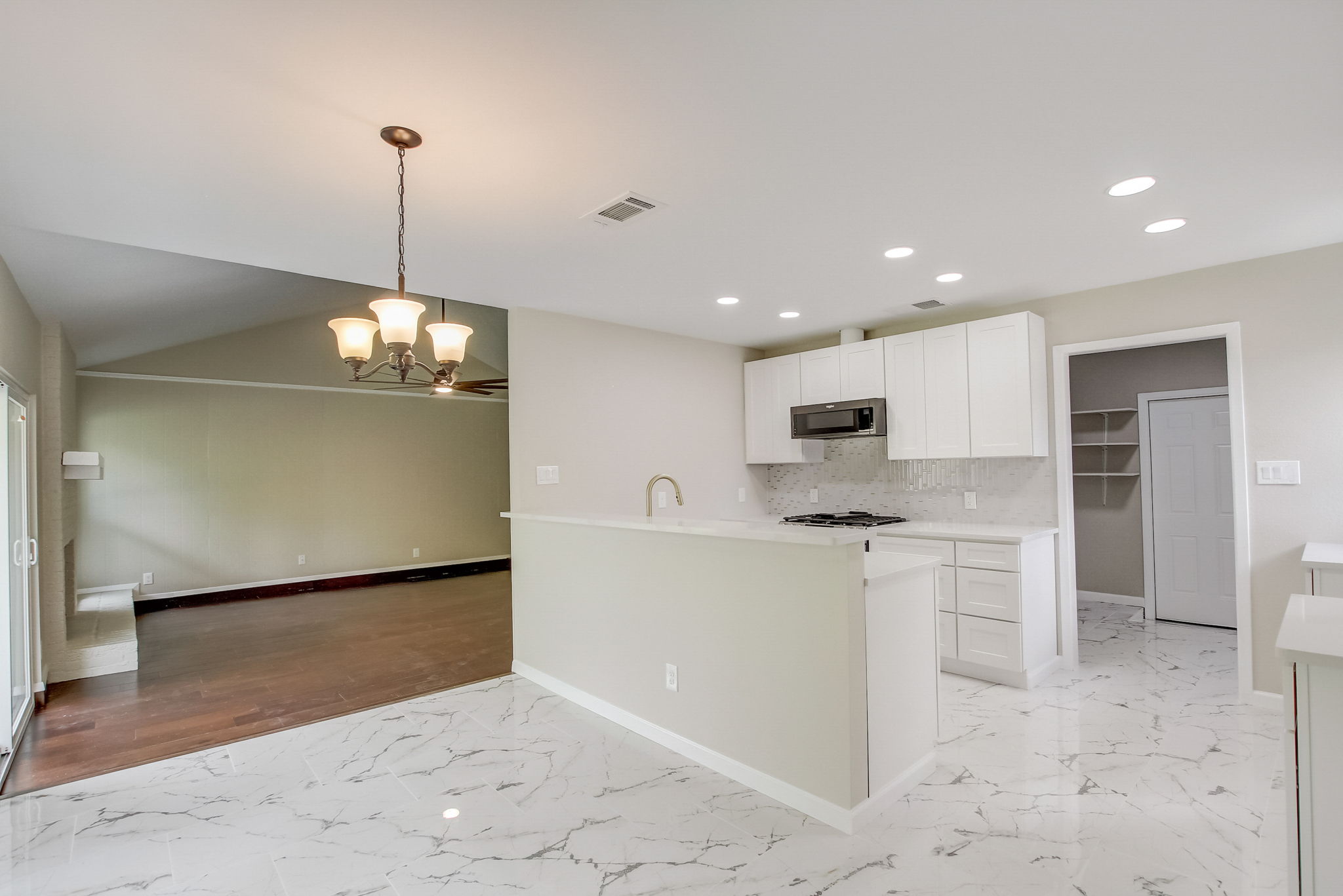 Singletree Ave-013