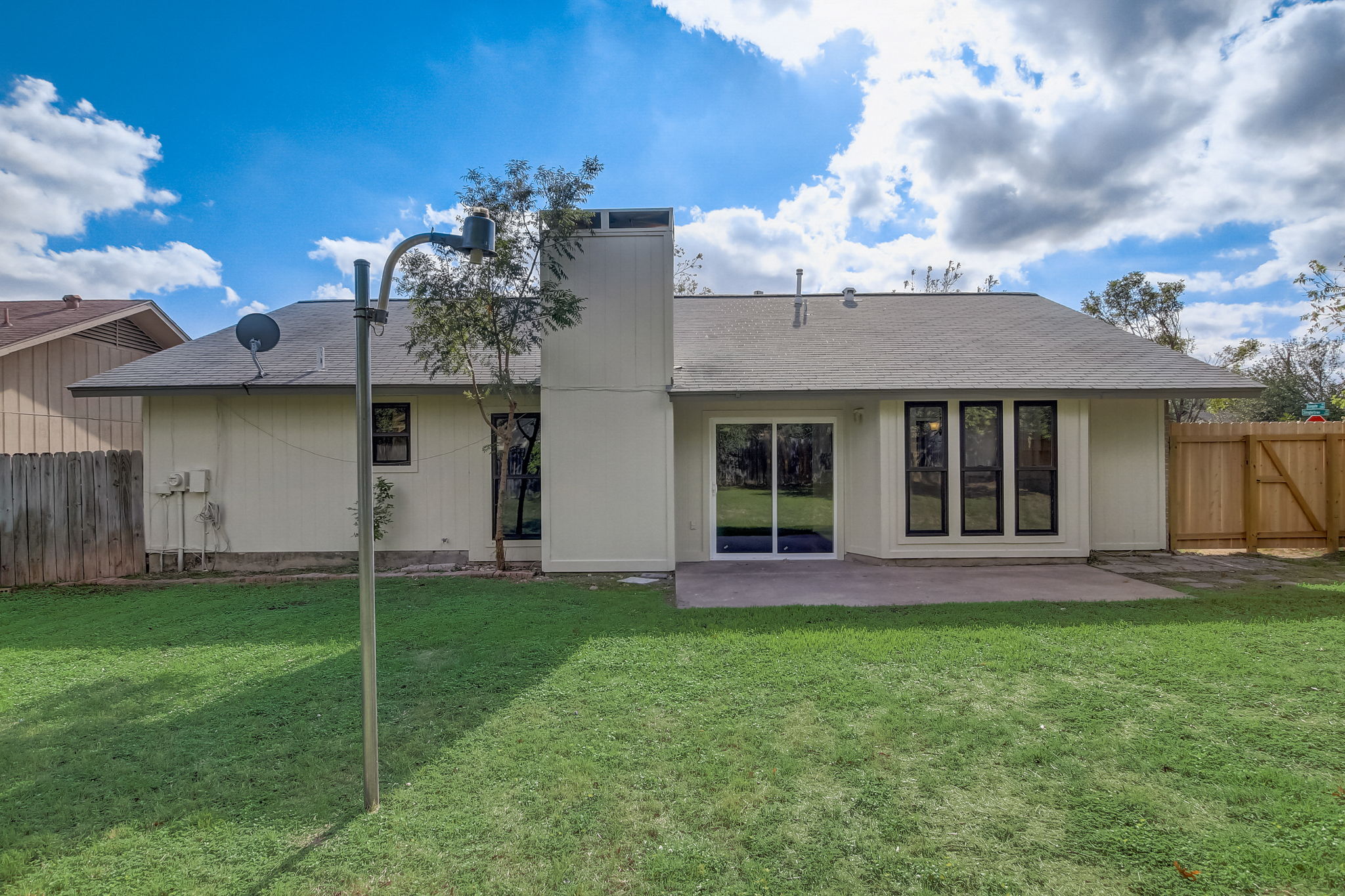 Singletree Ave-035